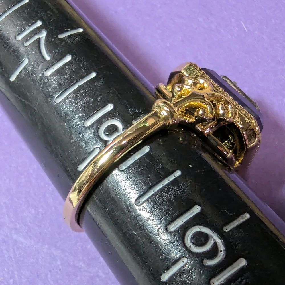 Onyx Base Red & Clear Zirconia Stones Ring Art Decor Gold Oblong Style Sz 8 NWT